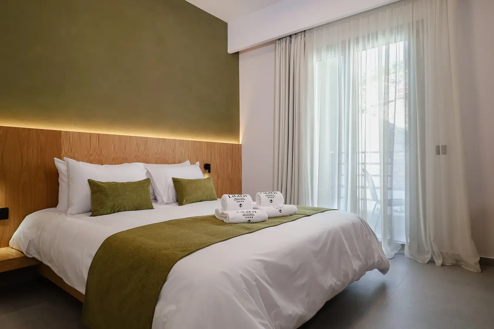 STANDARD DOUBLE ROOM WITH POOL